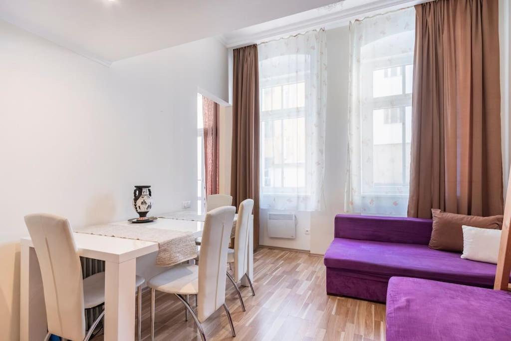 Apartment On Masaryka 39 Κάρλοβι Βάρι Εξωτερικό φωτογραφία